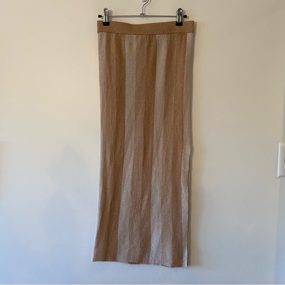 Tan + cream sparkly midi skirt with small side slit🤎